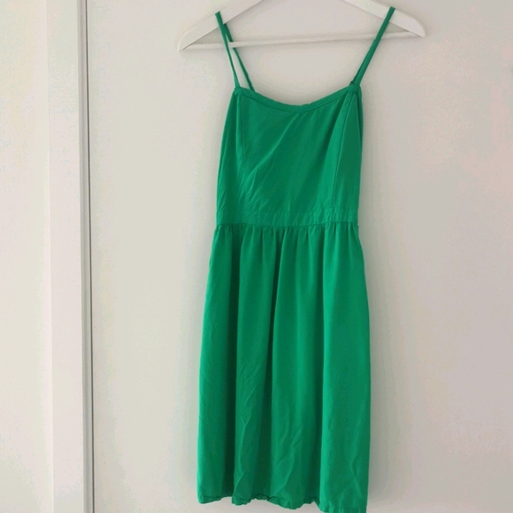 Aritzia Dresses & Skirts - Aritzia Green Lipinski Dress